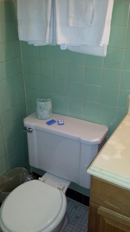 Olde Court Inn Wheeling Room photo